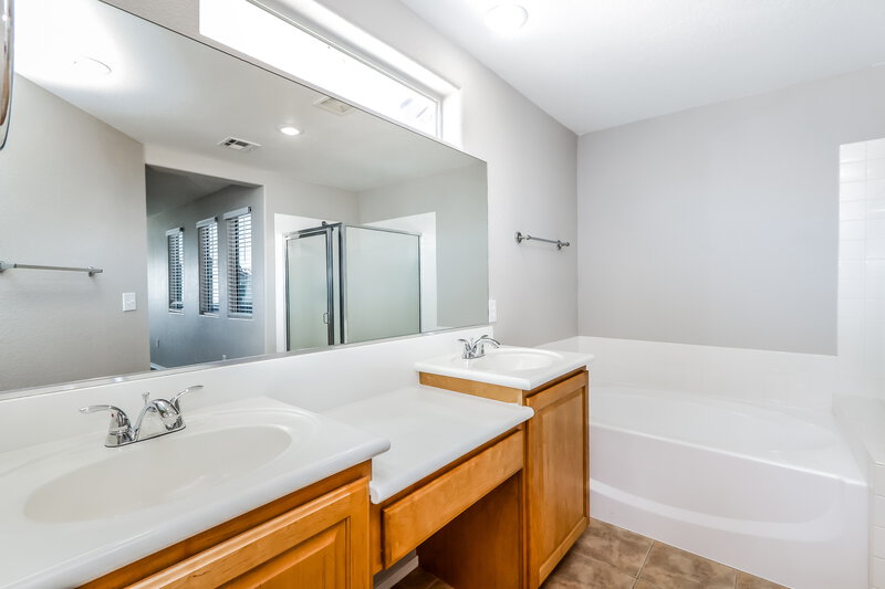 2,390/Mo, 9342 Boulder Opal Ave Las Vegas, NV 89148 Main Bathroom View