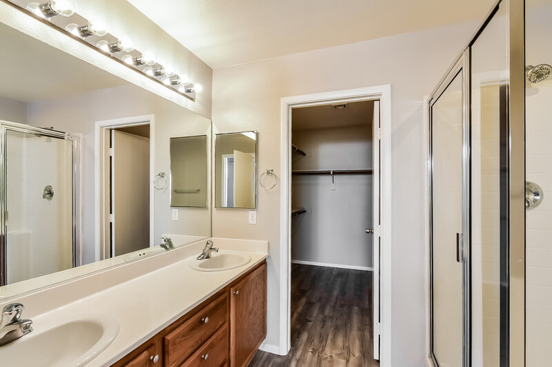 2,245/Mo, 7138 Shimmering Ave Henderson, NV 89011 Main Bathroom View