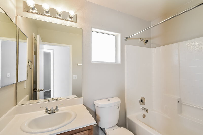 2,245/Mo, 7138 Shimmering Ave Henderson, NV 89011 Bathroom View 2