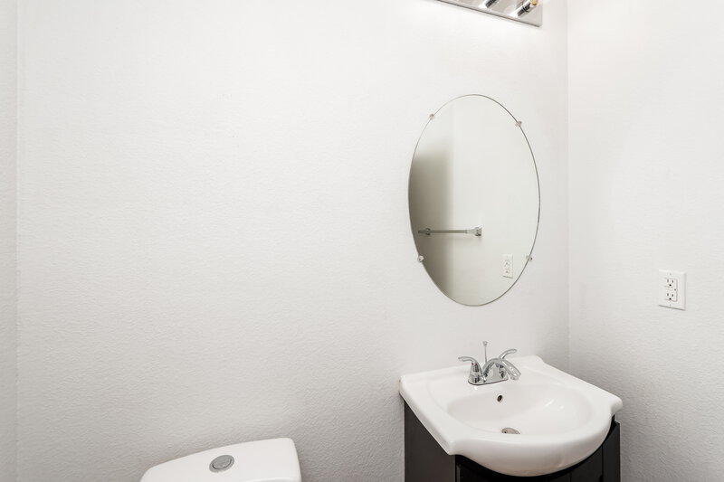 2,300/Mo, 639 Marlberry Pl Henderson, NV 89015 Bathroom View 2