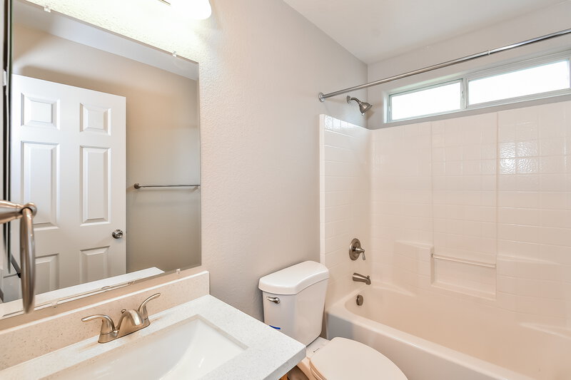 2,180/Mo, 9352 Roping Cowboy Ave Las Vegas, NV 89178 Bathroom View