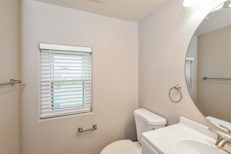 2,180/Mo, 9352 Roping Cowboy Ave Las Vegas, NV 89178 Bathroom View 2