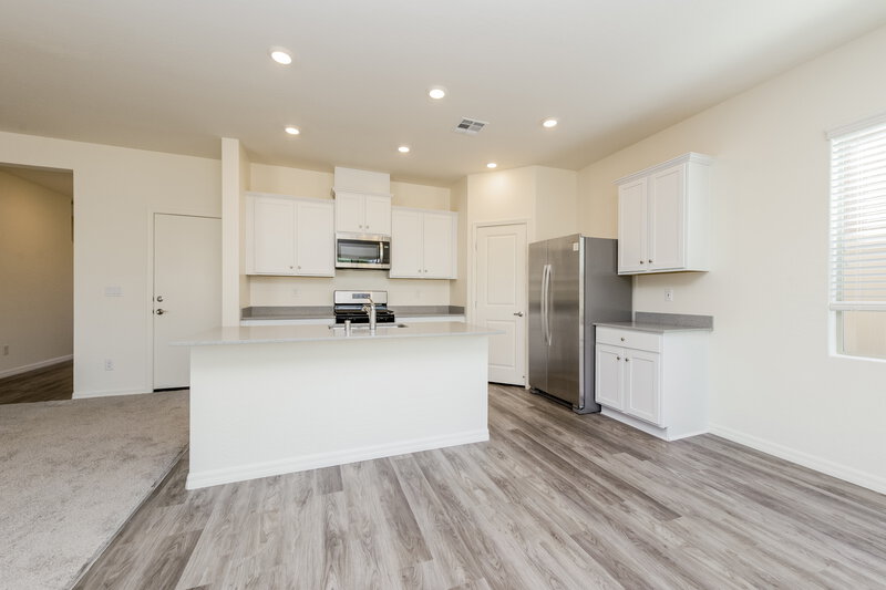 2,820/Mo, 4223 Gold Desert St North Las Vegas, NV 89032 Kitchen View