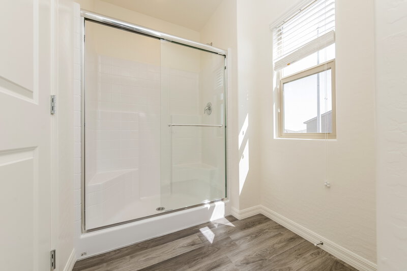 2,820/Mo, 4223 Gold Desert St North Las Vegas, NV 89032 Main Bathroom View