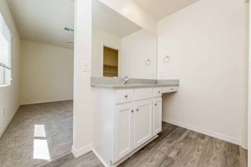 2,820/Mo, 4223 Gold Desert St North Las Vegas, NV 89032 Main Bathroom View 2