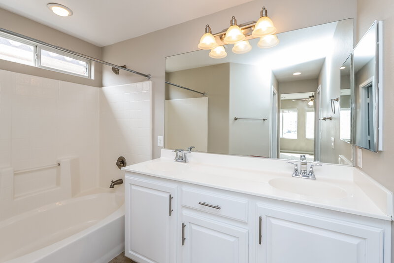 2,235/Mo, 10808 Holmfield St Henderson, NV 89052 Main Bathroom View
