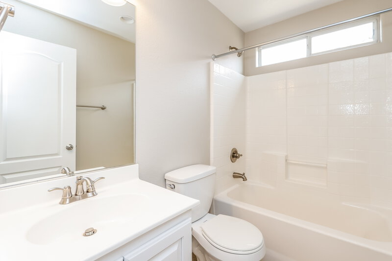 2,235/Mo, 10808 Holmfield St Henderson, NV 89052 Bathroom View 3