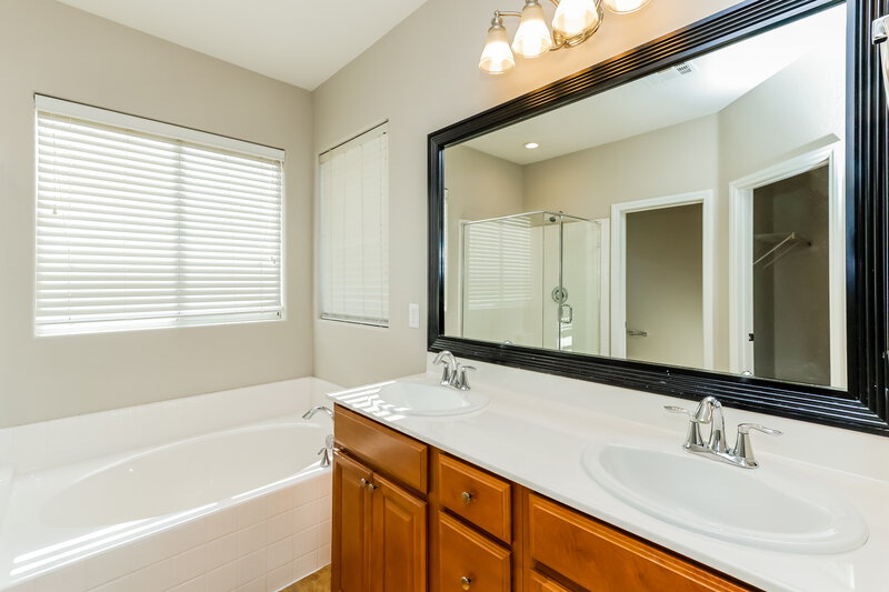 3,080/Mo, 9301 Euphoria Rose Ave Las Vegas, NV 89166 Main Bathroom View