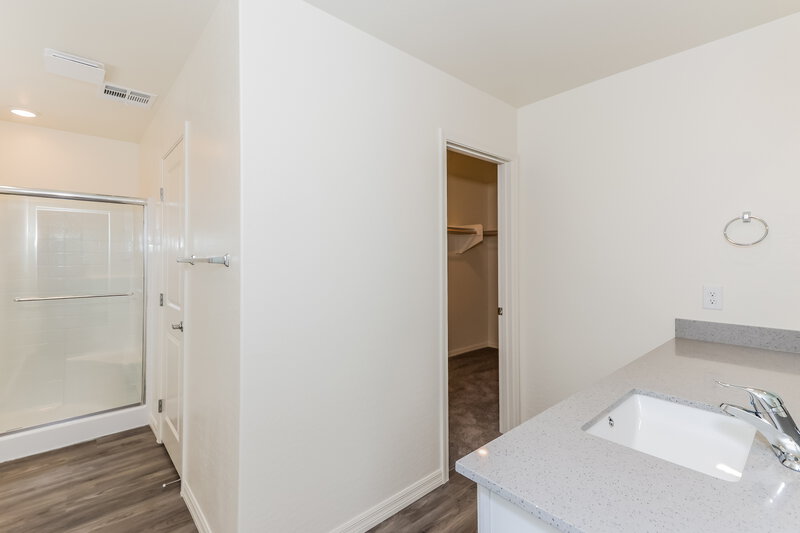 2,830/Mo, 1704 Desert Path Ave North Las Vegas, NV 89032 Main Bathroom View
