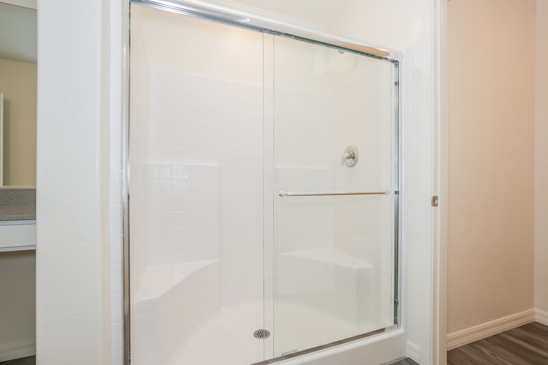 2,720/Mo, 1717 Desert Path Ave North Las Vegas, NV 89032 Main Bathroom View 2