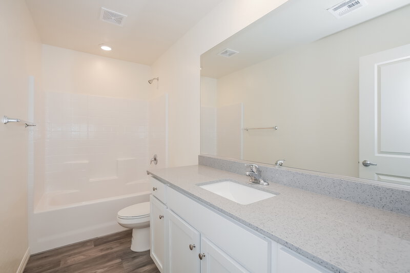 2,720/Mo, 1717 Desert Path Ave North Las Vegas, NV 89032 Bathroom View