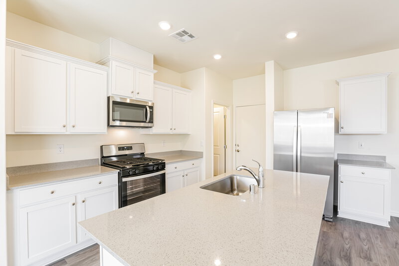 1,880/Mo, 1701 Desert Path Ave North Las Vegas, NV 89032 Kitchen View 2