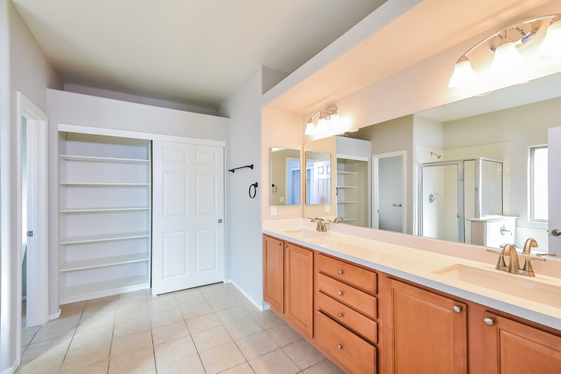 2,315/Mo, 8307 Amtrak Express Ave Las Vegas, NV 89131 Main Bathroom View