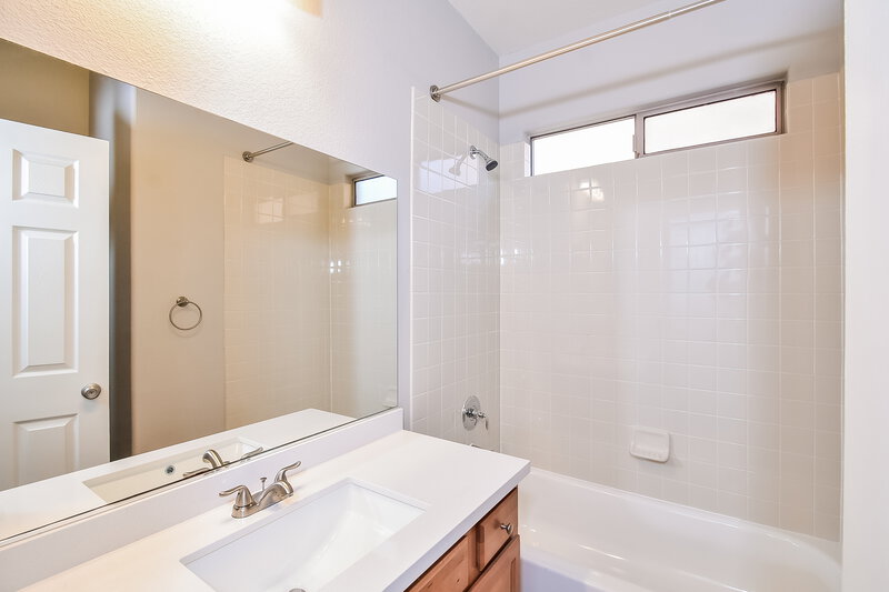 2,315/Mo, 8307 Amtrak Express Ave Las Vegas, NV 89131 Bathroom View