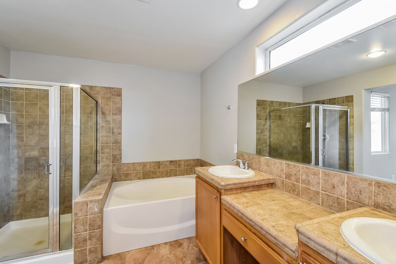 3,150/Mo, 10457 Armand Ave Las Vegas, NV 89129 Main Bathroom View