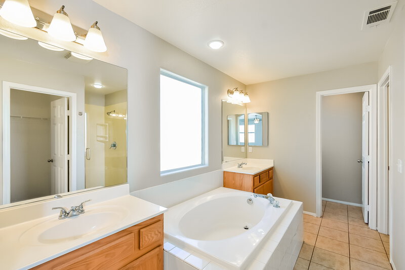 2,360/Mo, 9454 Havasu Canyon Ave Las Vegas, NV 89166 Main Bathroom View