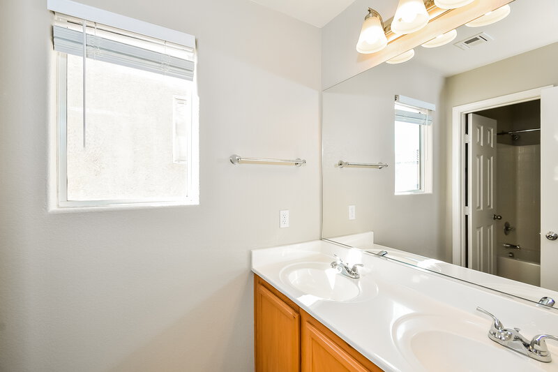 2,360/Mo, 9454 Havasu Canyon Ave Las Vegas, NV 89166 Bathroom View 2