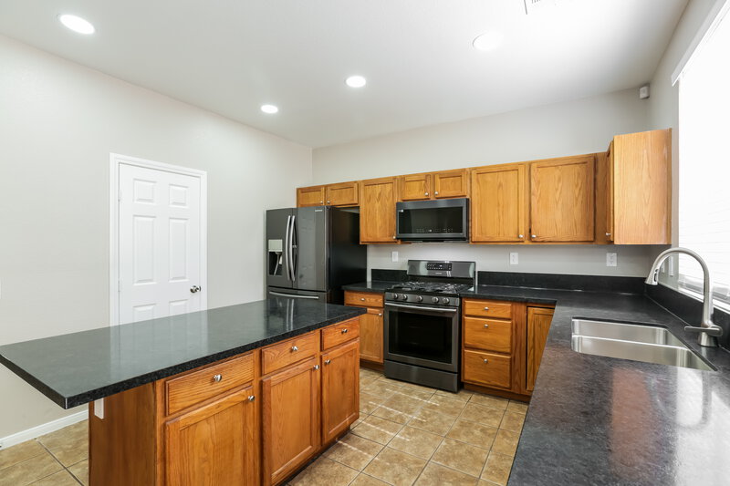 2,300/Mo, 999 Pecos River Ave Henderson, NV 89002 Kitchen View