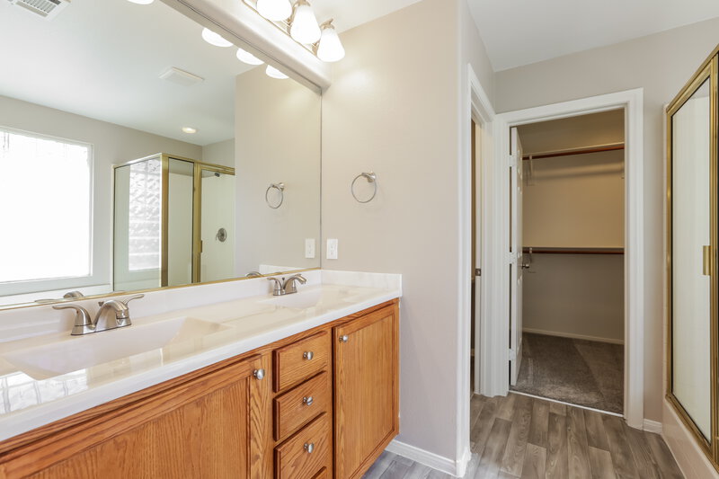 2,300/Mo, 999 Pecos River Ave Henderson, NV 89002 Main Bathroom View