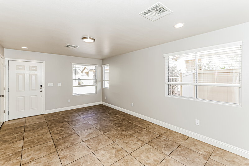 2,200/Mo, 10424 Armand Ave Las Vegas, NV 89129 Dining Room View 2