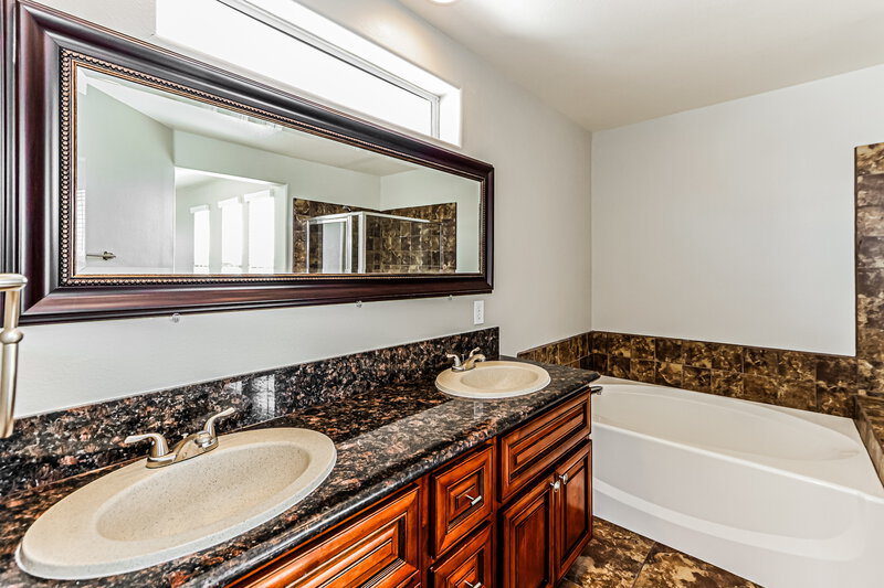 2,200/Mo, 10424 Armand Ave Las Vegas, NV 89129 Main Bathroom View