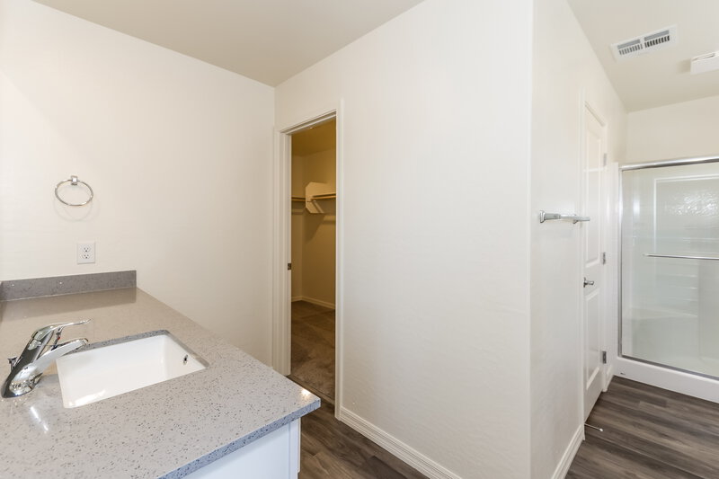 2,065/Mo, 1655 Desert Path Ave North Las Vegas, NV 89032 Main Bathroom View