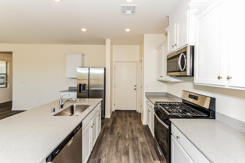 1,950/Mo, 4236 Golden Sol St North Las Vegas, NV 89032 Kitchen View
