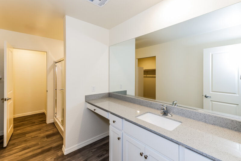 1,850/Mo, 1652 Desert Path Ave North Las Vegas, NV 89032 Main Bathroom View