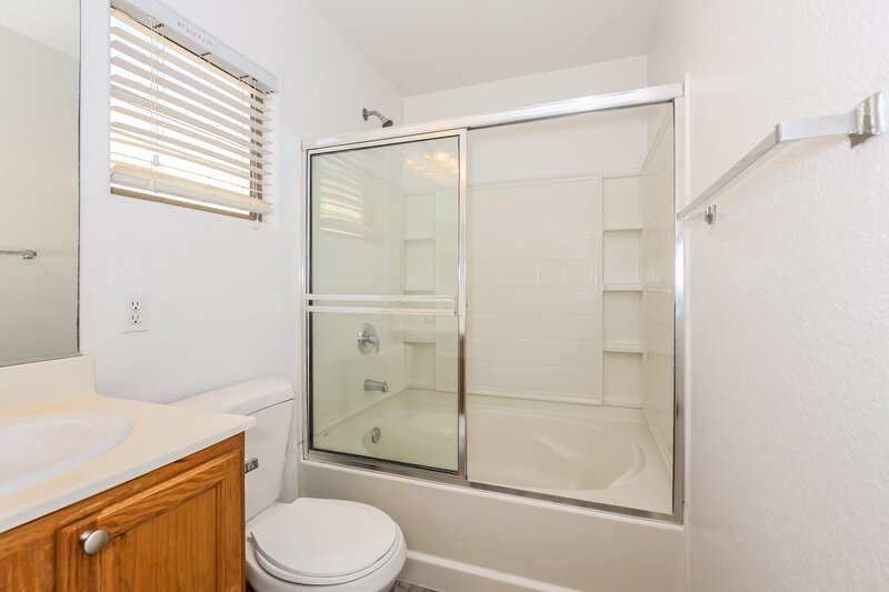 1,905/Mo, 6553 Raven Hall St North Las Vegas, NV 89084 Main Bathroom View 2
