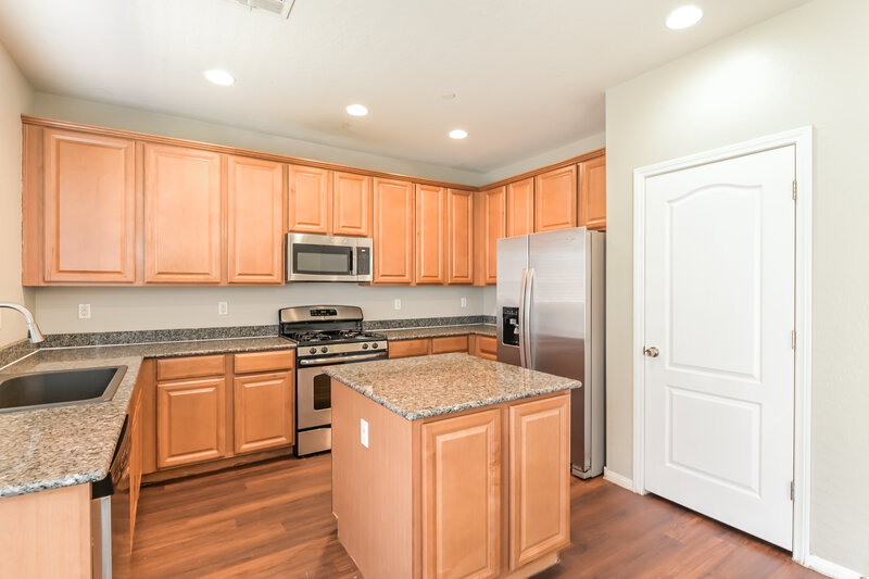 2,095/Mo, 698 Calamus Palm Pl Henderson, NV 89011 Kitchen View 2