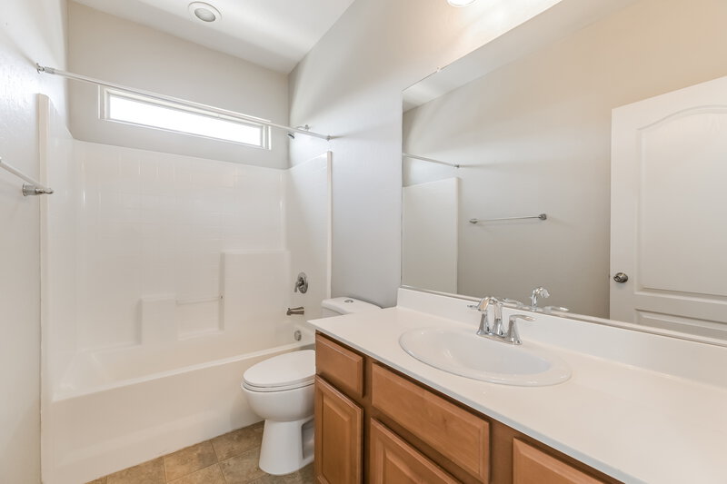 2,095/Mo, 698 Calamus Palm Pl Henderson, NV 89011 Main Bathroom View