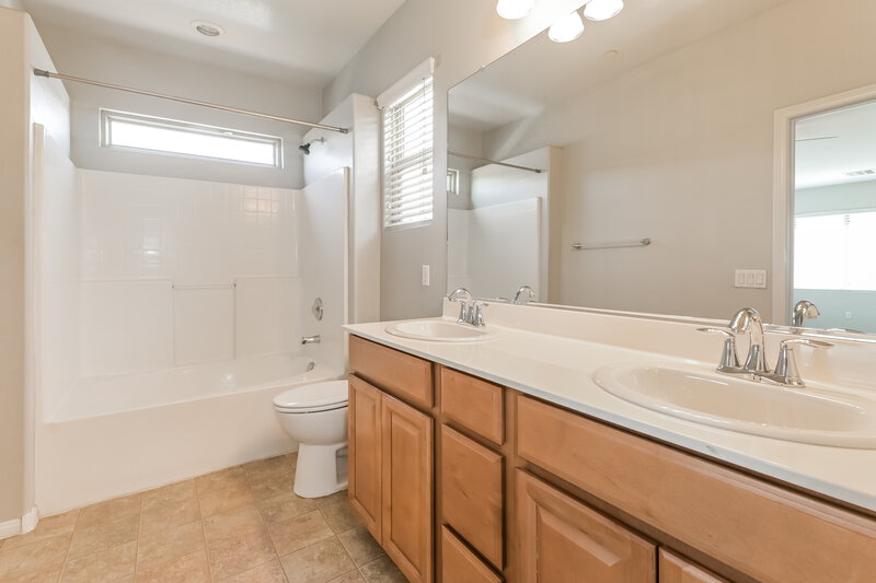 2,095/Mo, 698 Calamus Palm Pl Henderson, NV 89011 Bathroom View 2