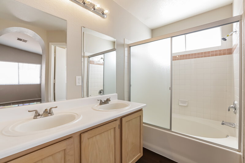 2,015/Mo, 8047 Vision St Las Vegas, NV 89123 Main Bathroom View