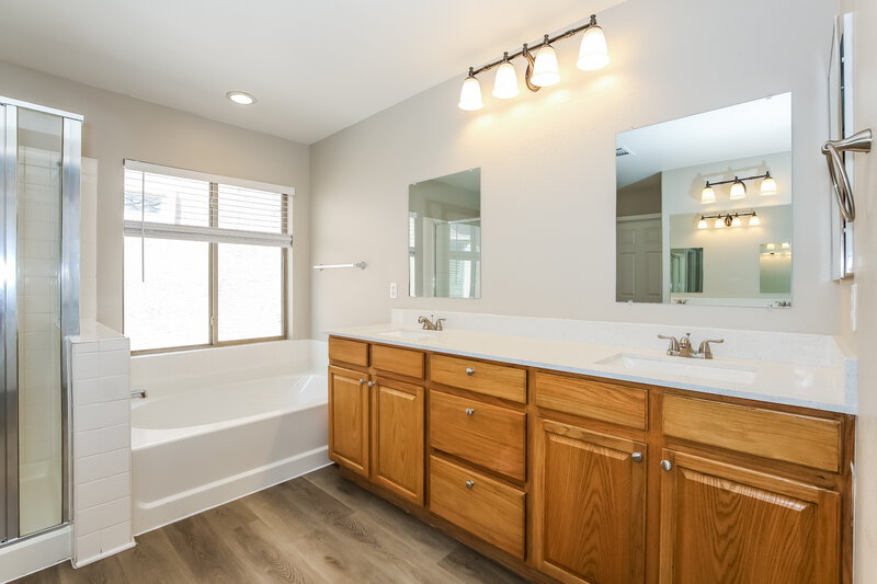 2,225/Mo, 5809 Post Mountain St North Las Vegas, NV 89031 Bathroom View 3