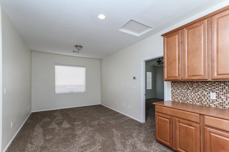 2,105/Mo, 664 Calamus Palm Pl Henderson, NV 89011 Kitchen View 2
