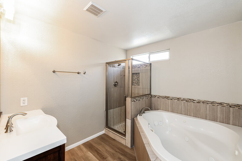 2,245/Mo, 10252 Nolinas St Las Vegas, NV 89141 Main Bathroom View