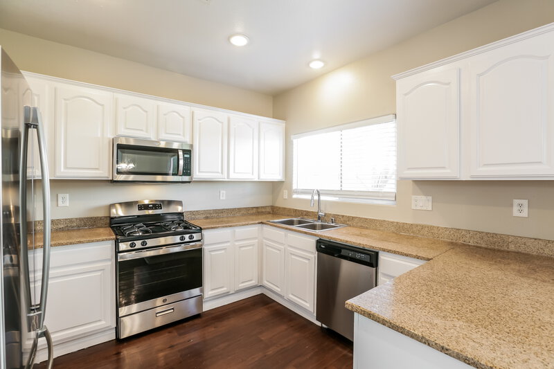 1,985/Mo, 6404 Frosted Dawn Ct Las Vegas, NV 89141 Kitchen View 2