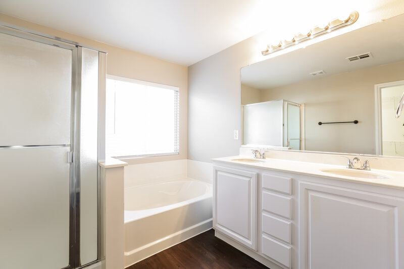 1,985/Mo, 6404 Frosted Dawn Ct Las Vegas, NV 89141 Main Bathroom View