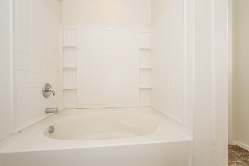 2,020/Mo, 7453 Showy Ct Las Vegas, NV 89149 Main Bathroom View 2