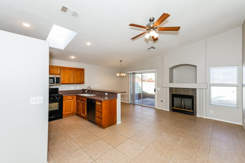 2,295/Mo, 932 Clubview Dr Henderson, NV 89015 Kitchen View