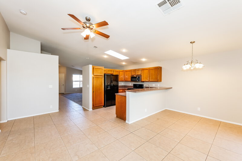 2,295/Mo, 932 Clubview Dr Henderson, NV 89015 Kitchen View 2