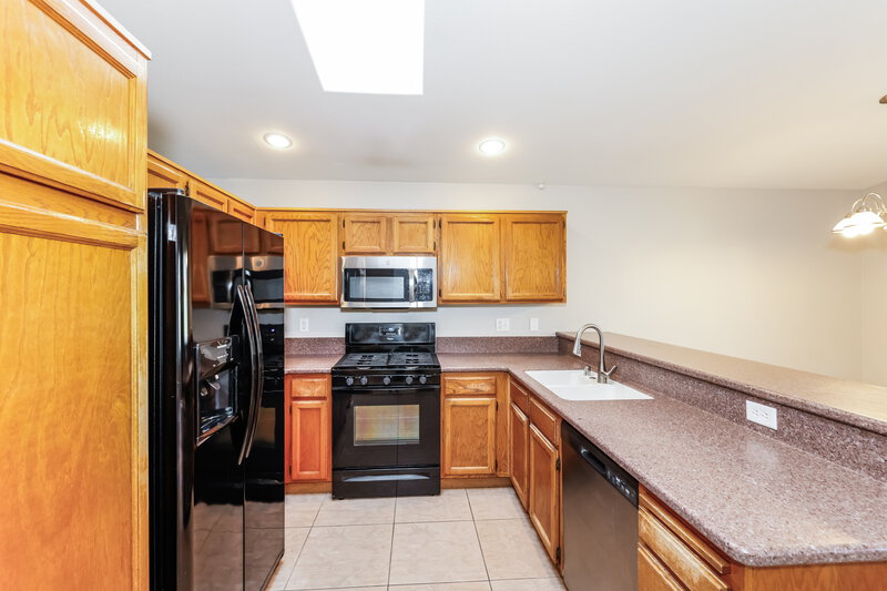 2,295/Mo, 932 Clubview Dr Henderson, NV 89015 Kitchen View 3