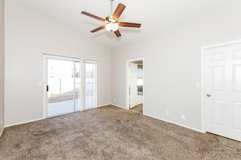 2,295/Mo, 932 Clubview Dr Henderson, NV 89015 Main Bedroom View