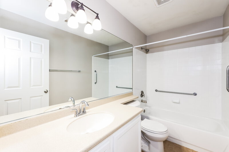 2,295/Mo, 932 Clubview Dr Henderson, NV 89015 Main Bathroom View
