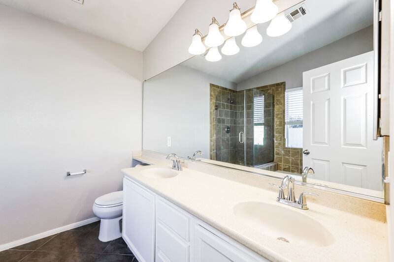 2,295/Mo, 932 Clubview Dr Henderson, NV 89015 Bathroom View