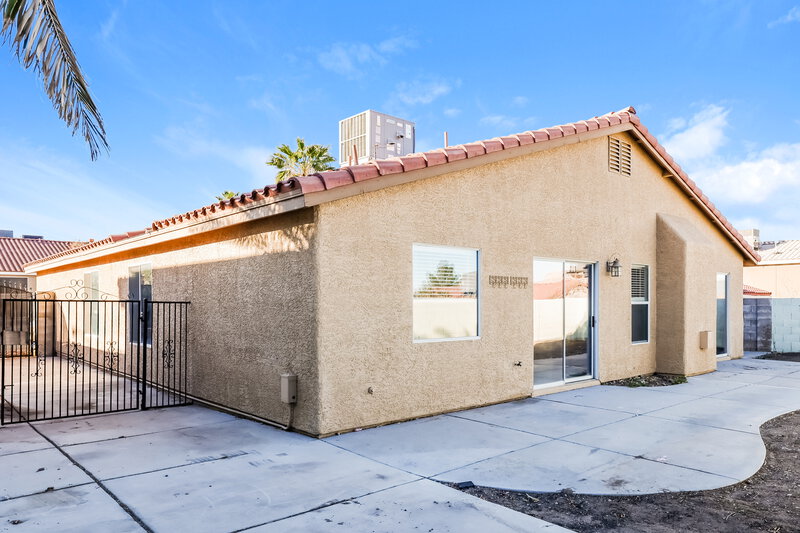 2,295/Mo, 932 Clubview Dr Henderson, NV 89015 Rear View