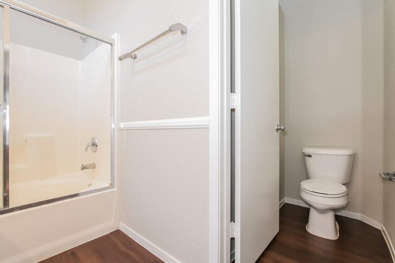 1,795/Mo, 5217 Fall Meadows Ave Las Vegas, NV 89130 Bathroom View