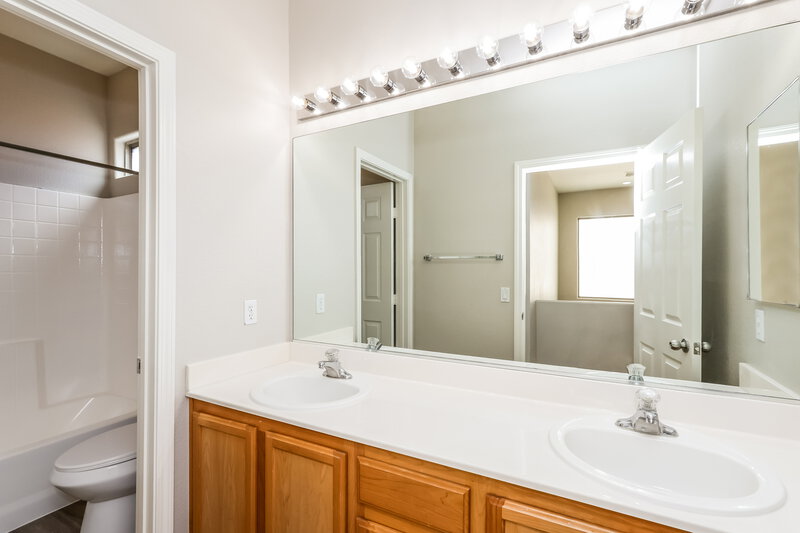 2,505/Mo, 6861 N Campbell Rd Las Vegas, NV 89149 Bathroom View