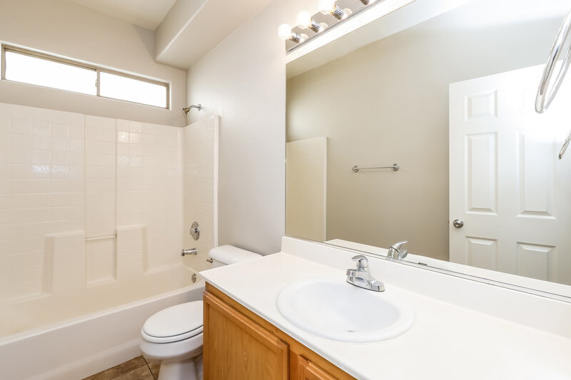 2,505/Mo, 6861 N Campbell Rd Las Vegas, NV 89149 Bathroom View 2