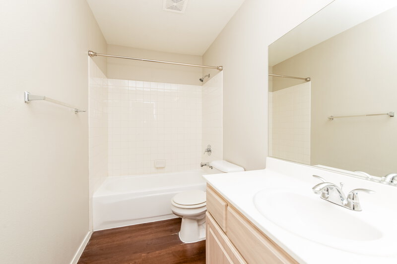 1,850/Mo, 9432 Vista Ridge Ave Las Vegas, NV 89129 Bathroom View